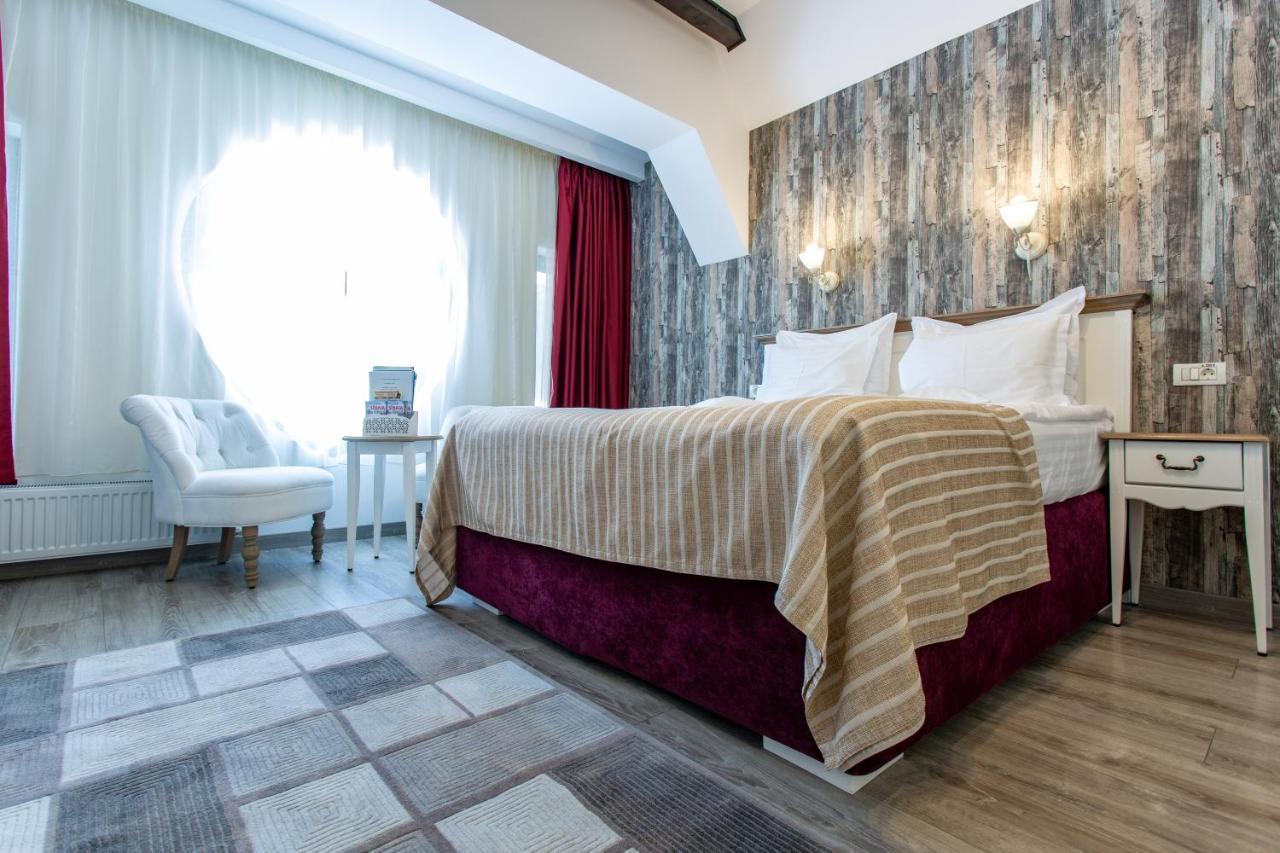 סינאיה Pensiunea Carmen'S Mansion B מראה חיצוני תמונה